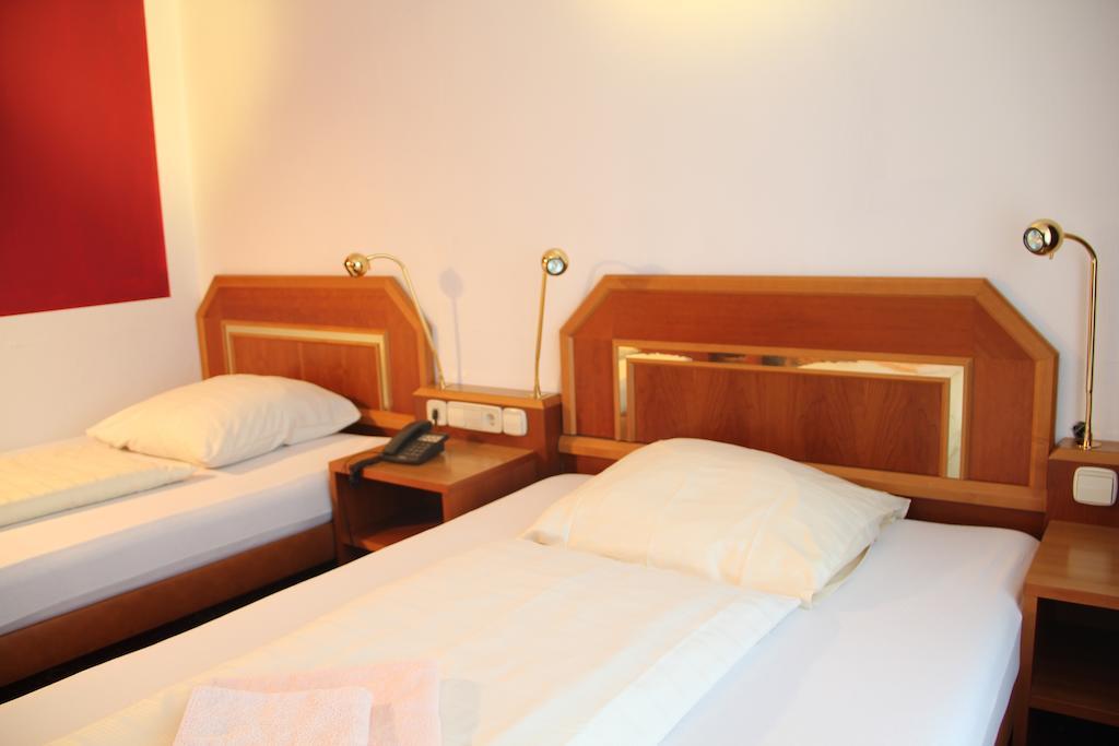 Wali'S Hotel Білефельд Екстер'єр фото