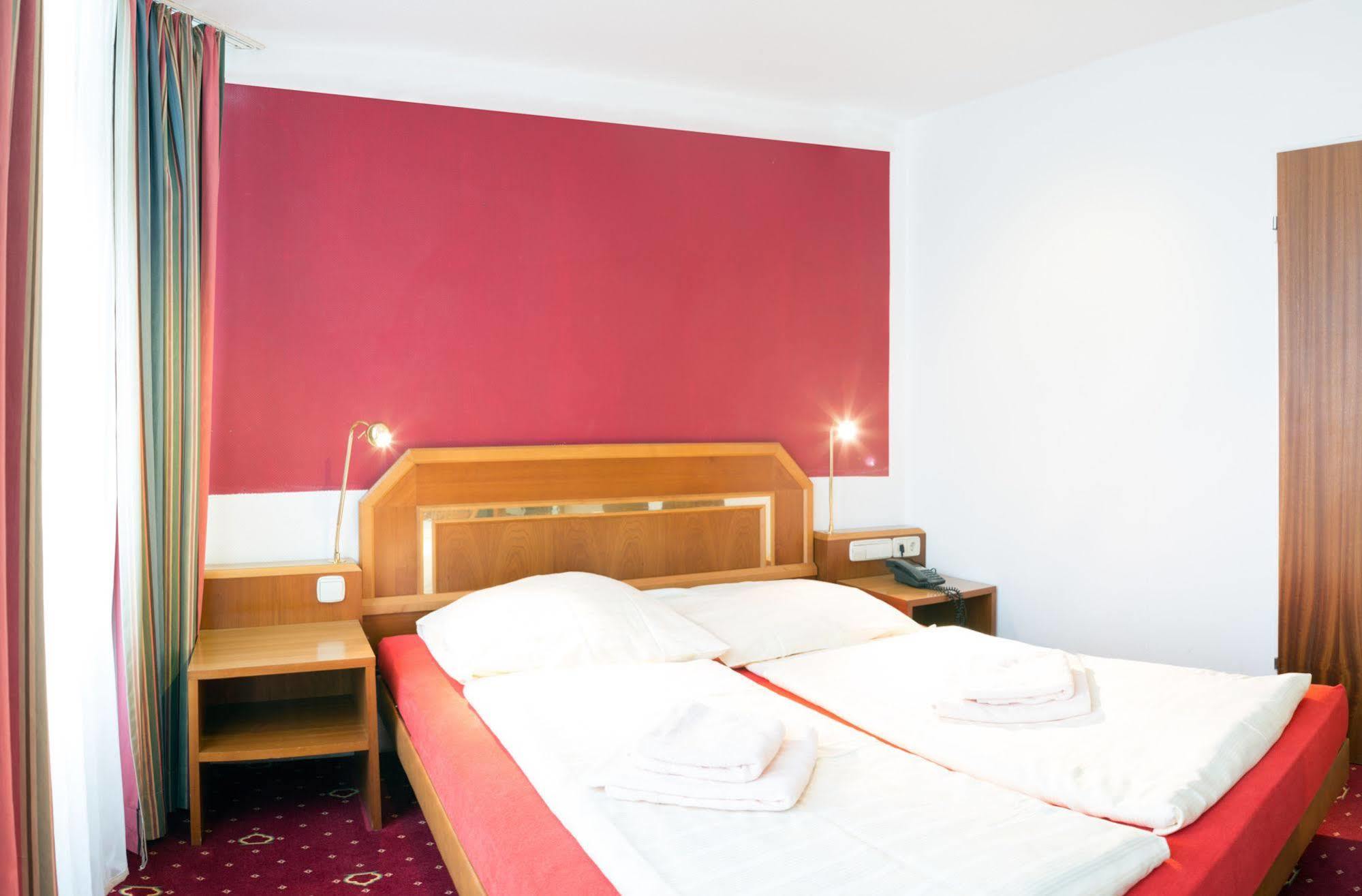 Wali'S Hotel Білефельд Екстер'єр фото