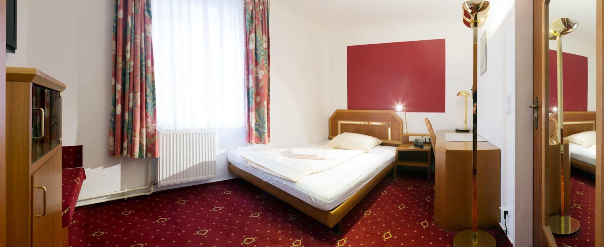 Wali'S Hotel Білефельд Екстер'єр фото